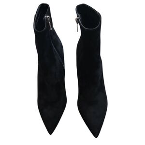 Steve Madden Black Suede Ankle Bootie With Block Heels Size 9M